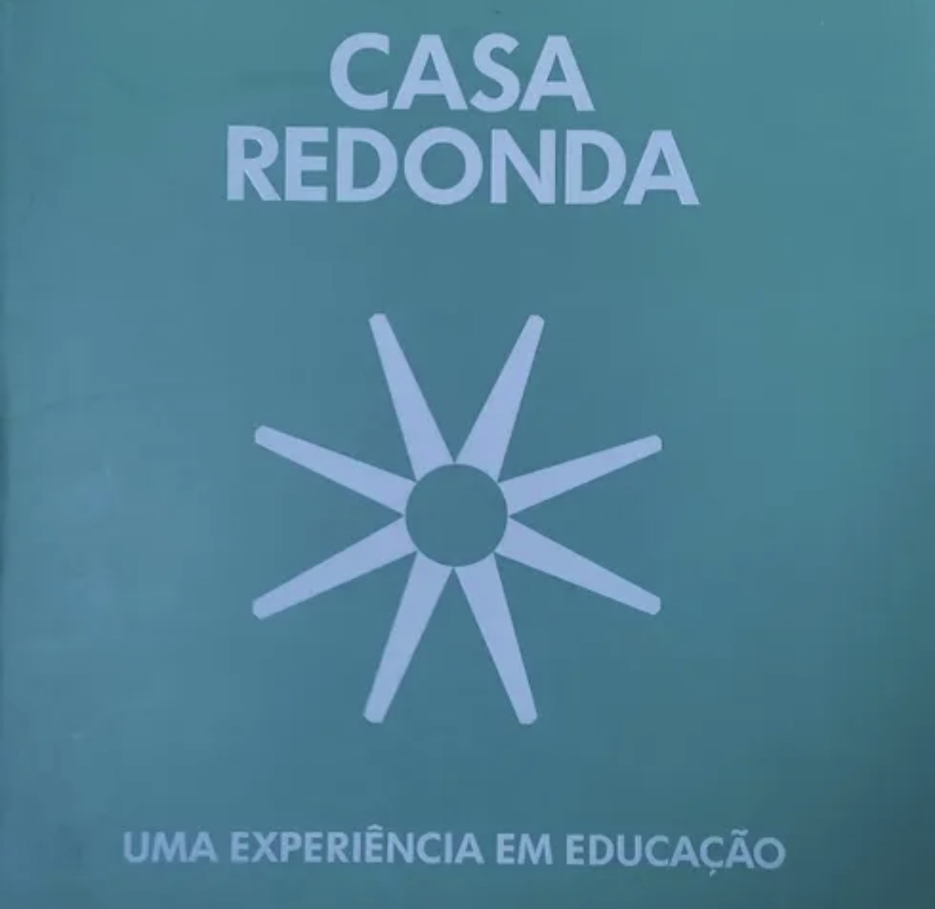 Capa de Uma experiência em educação